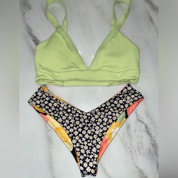 L*SPACE Bikini Top and Billabong V-cut Cheeky Bottoms - Picture 2 of 6